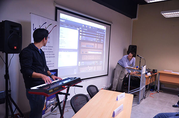 Durante la presentación oficial de la Marimba Virtual